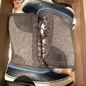 Grey Sorel winter boots Size 10- women almost new, gently used.